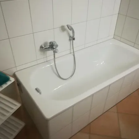 Luxury In Duisburg-rahm - Business & Leisure - 'netflix-minibar' *