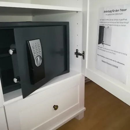 Luxury In Duisburg-rahm - Business & Leisure - 'netflix-minibar' Apartment Duisburg