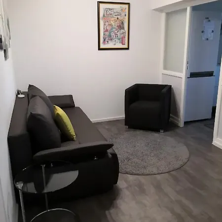 Luxury In Duisburg-rahm - Business & Leisure - 'netflix-minibar' دوسبرغ